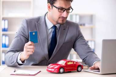 Ajan araba sigortası öneriyor.