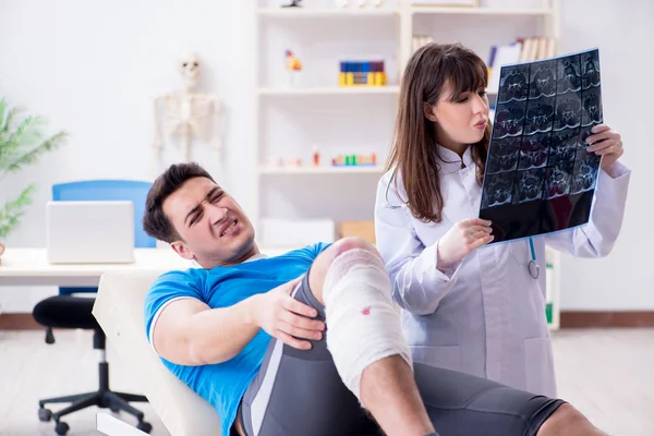 Spor oyuncusu yaralandıktan sonra doktoru ziyaret etti