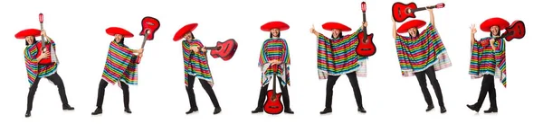 Mexicain en poncho vif tenant la guitare isolée sur blanc — Photo