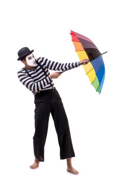 Beyaz arkaplanda şemsiyesi olan pandomim