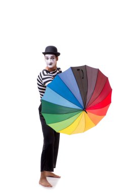 Beyaz arkaplanda şemsiyesi olan pandomim