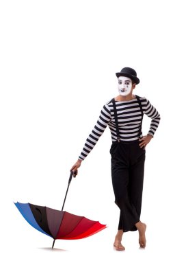 Beyaz arkaplanda şemsiyesi olan pandomim