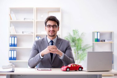 Ajan araba sigortası öneriyor.