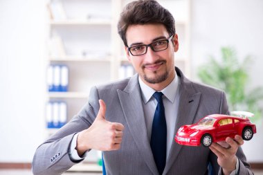 Ajan araba sigortası öneriyor.