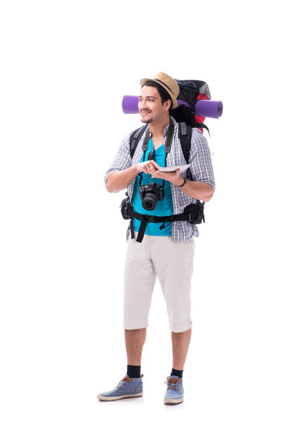 Человек заблудился и ищет направление с картой на белом