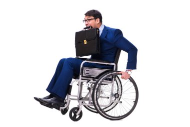 Beyaz arka plan üzerinde izole tekerlekli sandalye ile işadamı