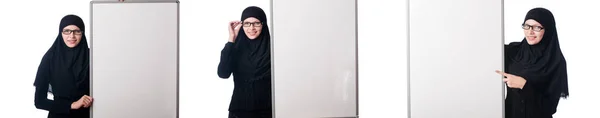 Muslimsk kvinna med tomt ombord på vit — Stockfoto