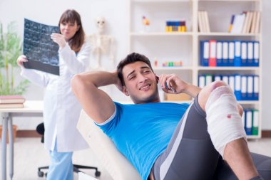 Spor oyuncusu yaralandıktan sonra doktoru ziyaret etti