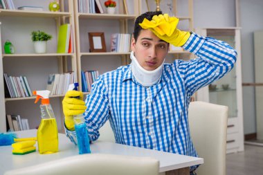 Ev idaresi konseptinde boyun ve jürinin olmadığı bir adam.