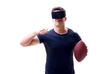 Beyaz arka planda sanal gerçeklik gözlükleriyle oynayan adam