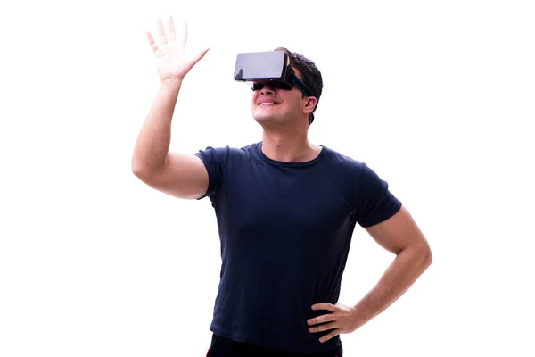 Ο άνθρωπος παίζει με γυαλιά εικονικής πραγματικότητας σε λευκό φόντο — Φωτογραφία Αρχείου