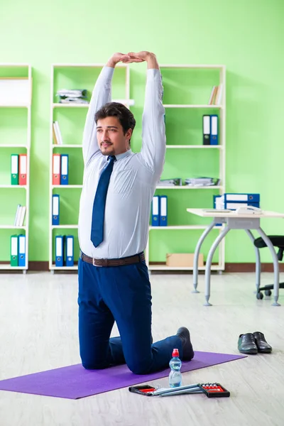 Employee doing exercises during break at work