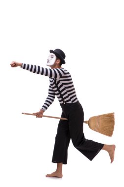 Beyaz arka plan üzerinde izole süpürge ile mim