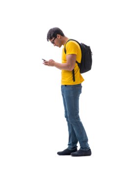 Sırt çantalı genç bir öğrenci beyaza izole edilmiş. 