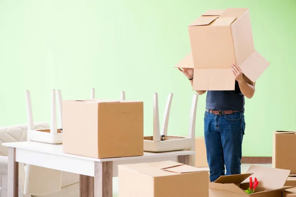 Man moving house with boxes — Stock Photo, Image