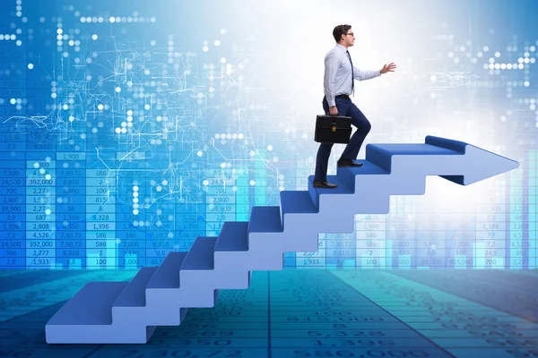 İş adamı iş dünyasında kariyer basamaklarını tırmanıyor