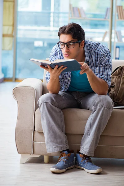 Kafkas öğrenci üniversite sınavlarına hazırlanıyor