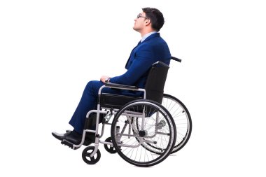 Beyaz arka plan üzerinde izole tekerlekli sandalye ile işadamı