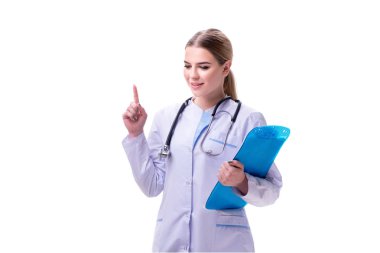 Genç kadın doktor beyaz arka planda izole edilmiş.