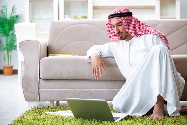 Arab man working at home on his work — Stock Photo, Image