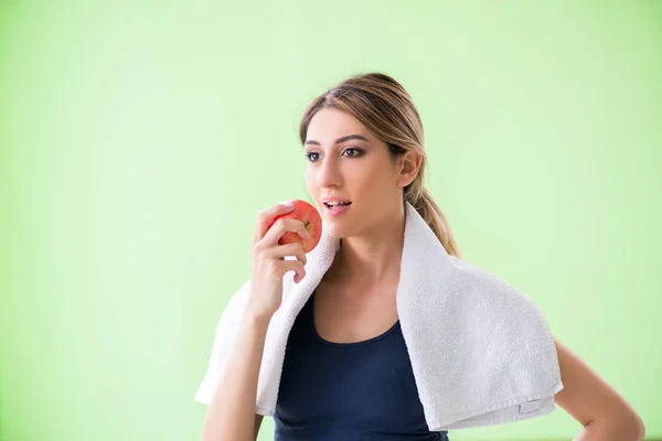 Woman doing exercises at home — Stock Photo, Image