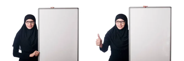 Moslimvrouw met leeg bord op wit — Stockfoto