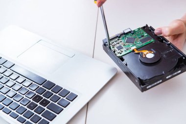 Sabit disk onarımı ve onarım ile veri kurtarılması