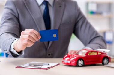 Ajan araba sigortası öneriyor.