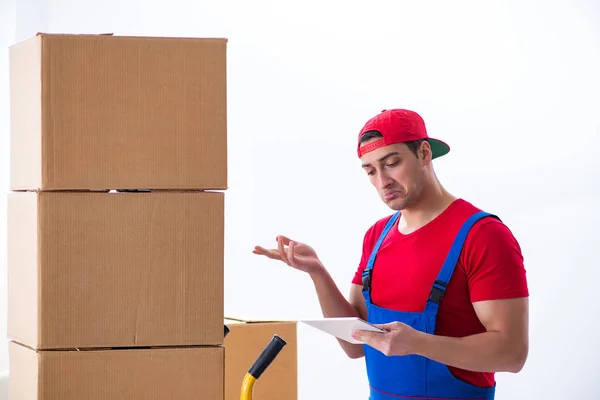 Contractor worker moving boxes during office move — Stock Photo, Image