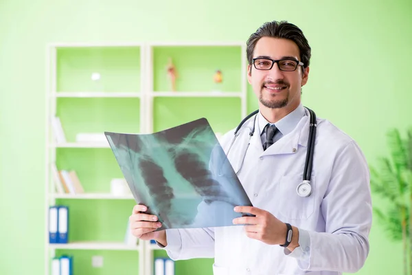 Doctor radiologist looking at x-ray scan in hospital — Stock Photo, Image