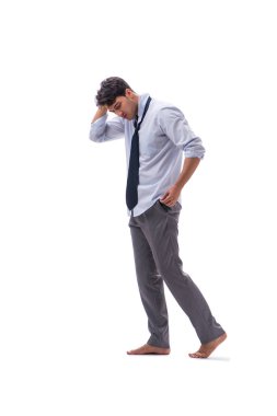 Yalınayak iş adamı beyaz arka planda izole edilmiş.