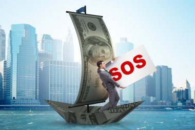 İş adamı teknedeki SOS mesajı için yardım istiyor.
