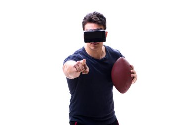 Beyaz arka planda sanal gerçeklik gözlükleriyle oynayan adam