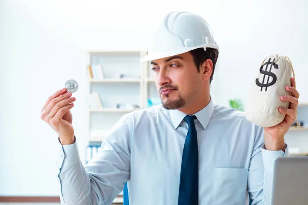 Man in bitcoin mining business concept — Stock Photo, Image