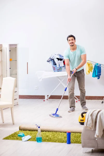 Young attractive man husband doing mopping at home — Stock Photo, Image