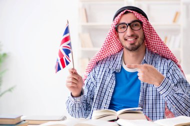 İngilizce öğrenen Arap öğrenci