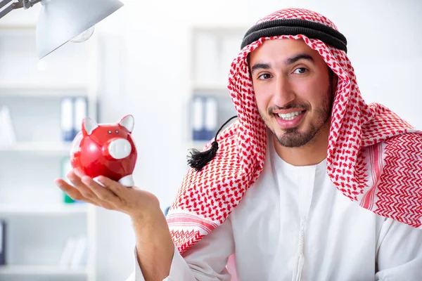 Arabisk affärsman som arbetar på kontoret — Stockfoto