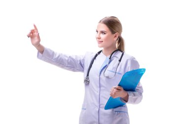 Genç kadın doktor beyaz arka planda izole edilmiş.