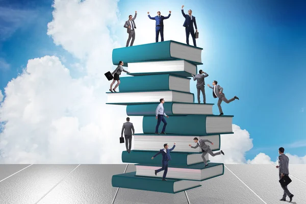 Kitaplar ve insanlarla eğitim kavramı