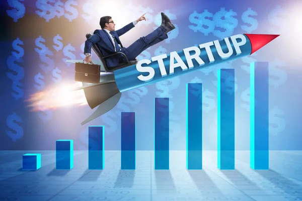 Empresário no conceito de start-up voando em foguete — Fotografia de Stock