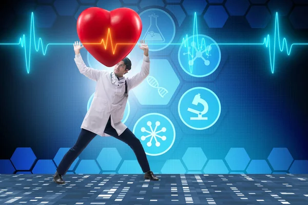 Médico cardiologista apoio cardiograma linha cardíaca — Fotografia de Stock
