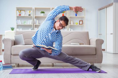 Üniversite sınavlarına hazırlanan genç öğrenci.