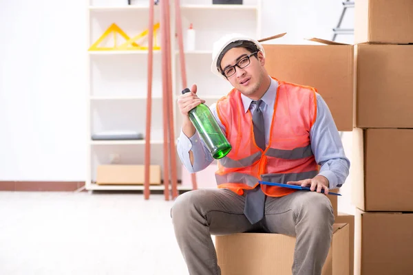 Entrega bêbado no trabalho — Fotografia de Stock