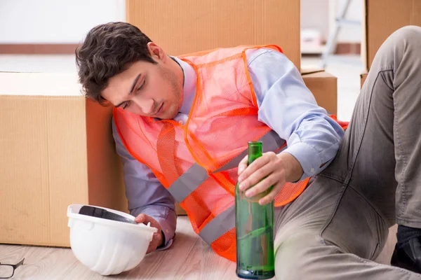 Delivery man drunk at work — Stock Photo, Image
