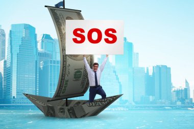 İş adamı teknedeki SOS mesajı için yardım istiyor.