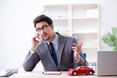 Ajan araba sigortası öneriyor.