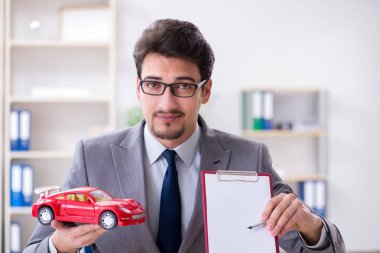 Ajan araba sigortası öneriyor.