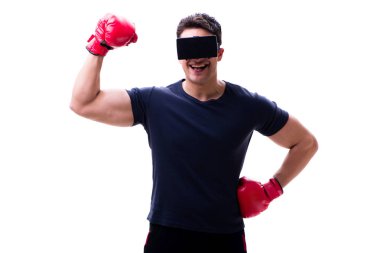 Beyaz arka planda sanal gerçeklik gözlükleriyle oynayan adam