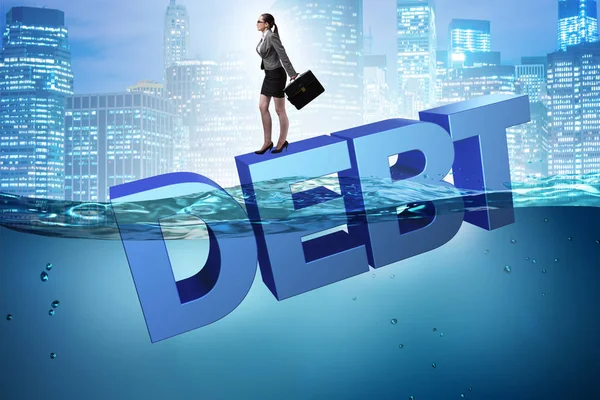 Businesswoman in debt concept d'entreprise — Photo