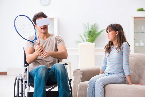 Handikappad man med virtuella glasögon — Stockfoto